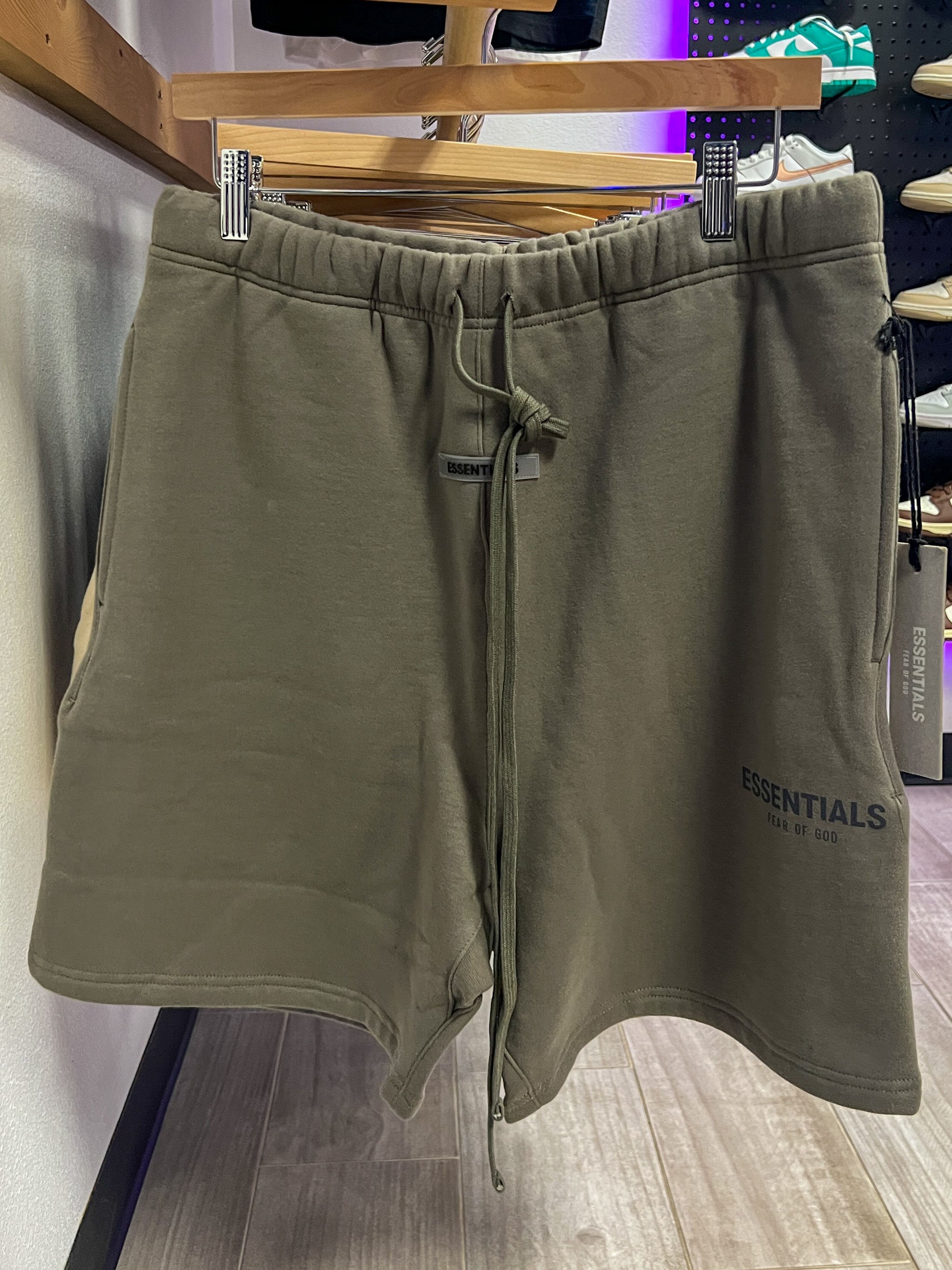 ESSENTIALS SHORTS CEMENT